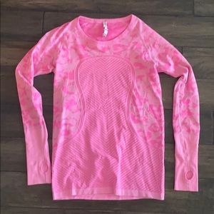 Lululemon Pink camo swiftly top